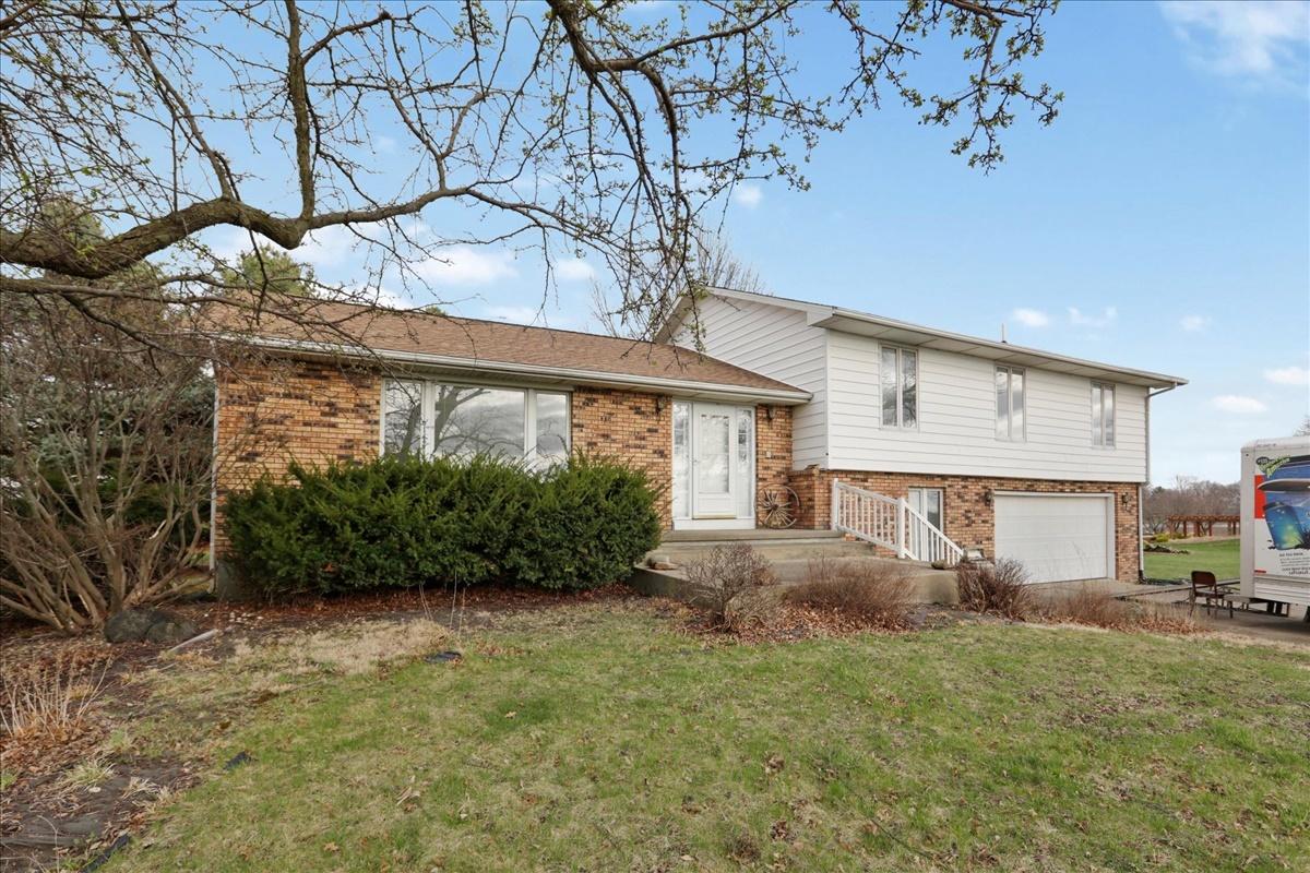 1752 Cr 2200 E, St. Joseph, IL 61873