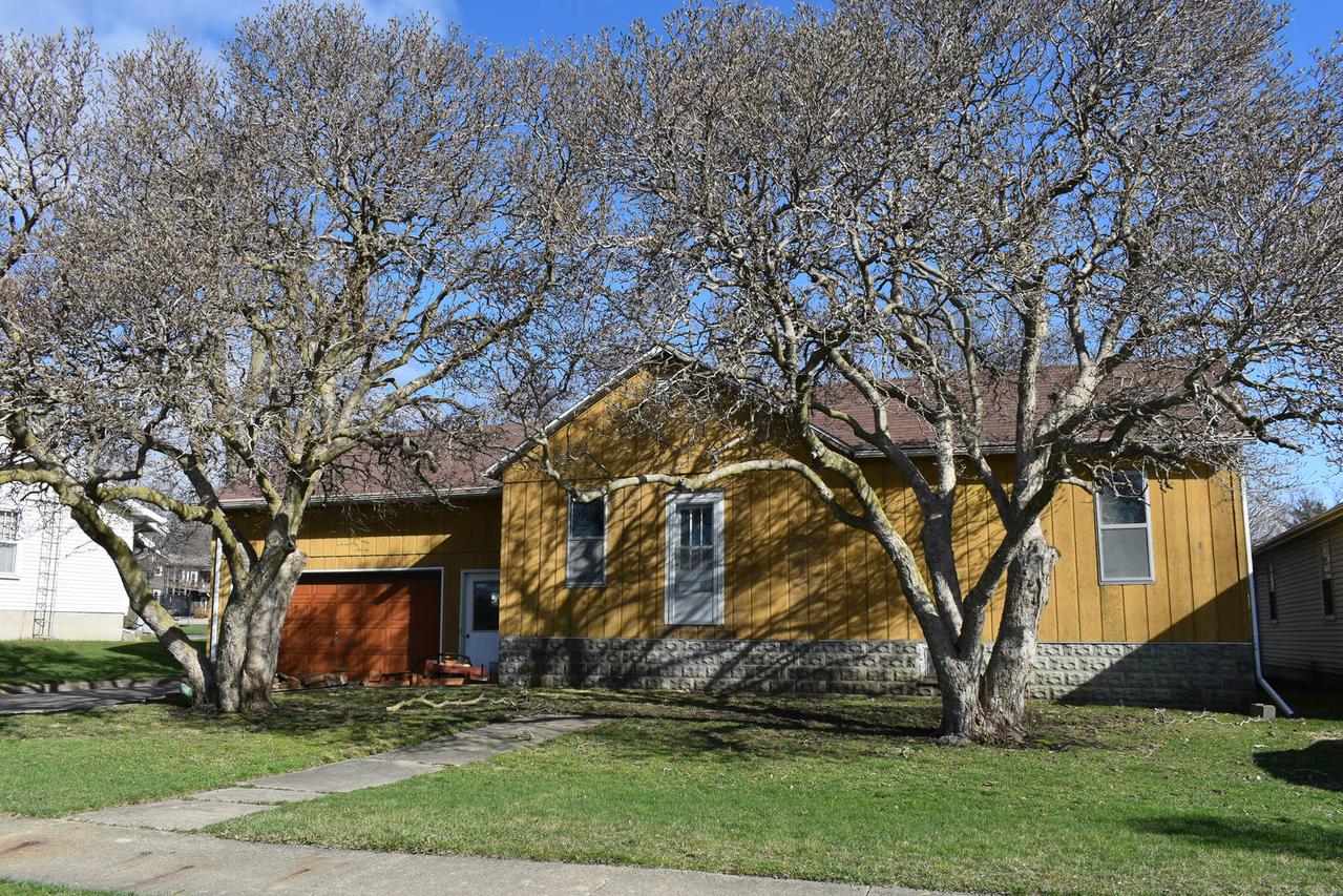 623 Front St., El Paso, IL 61738