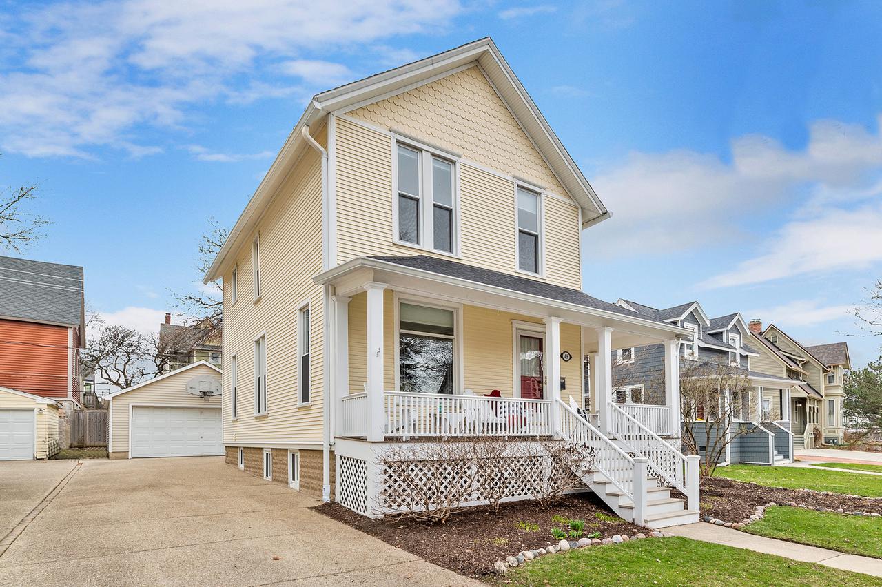48 Bluff Ave., La Grange, IL 60525
