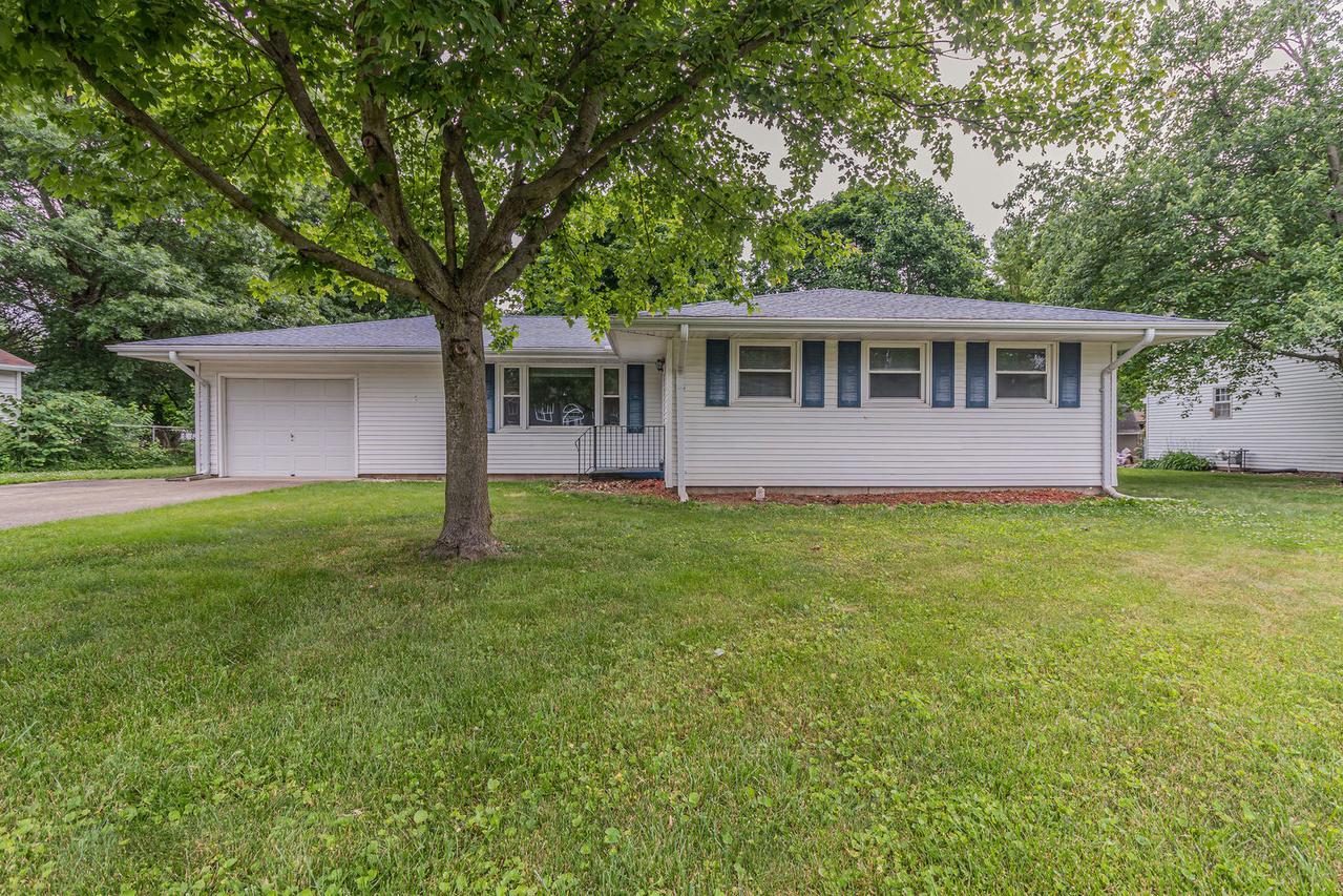 19 Park Dr., Villa Grove, IL 61956
