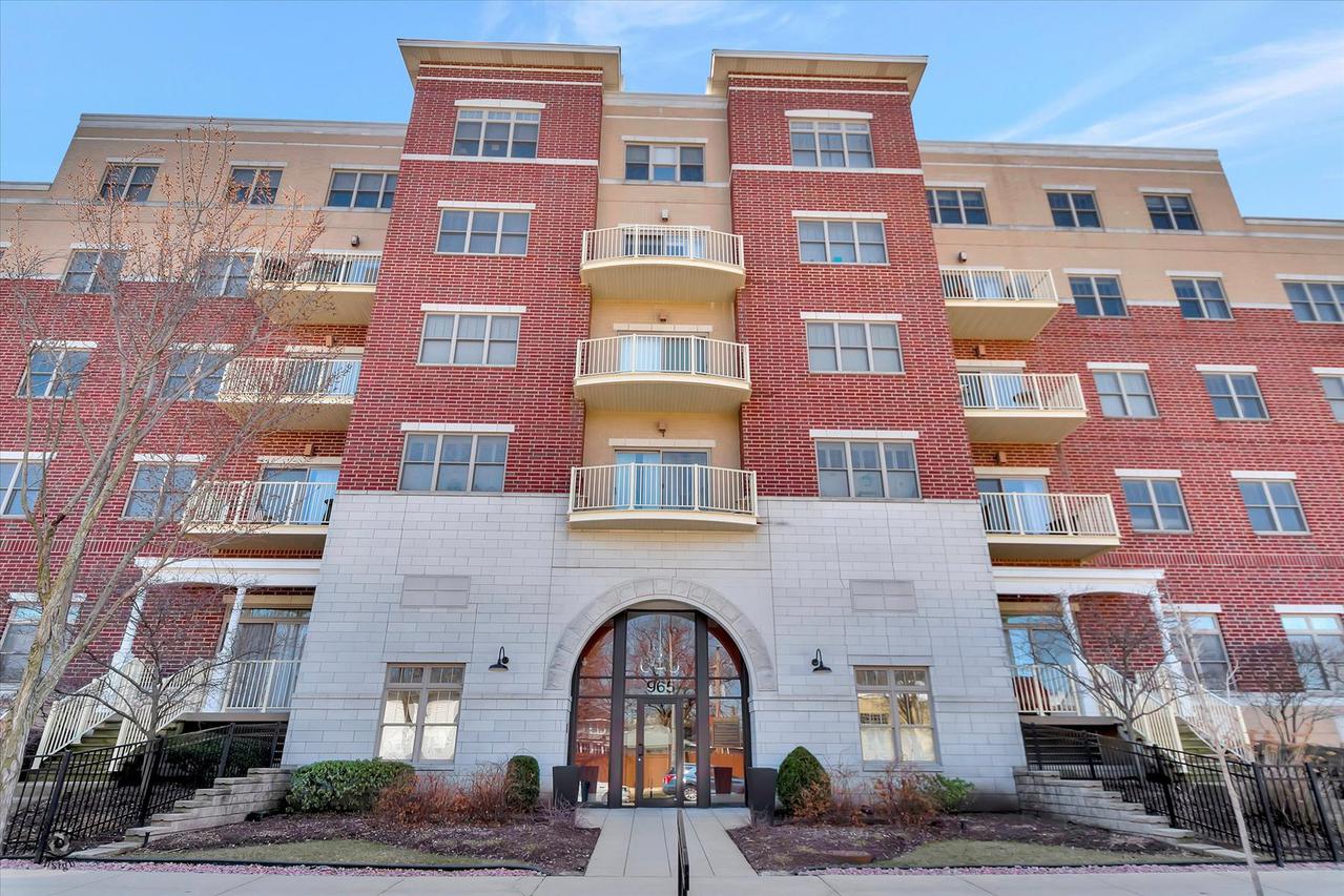 965 Rogers St. #411, Downers Grove, IL 60515