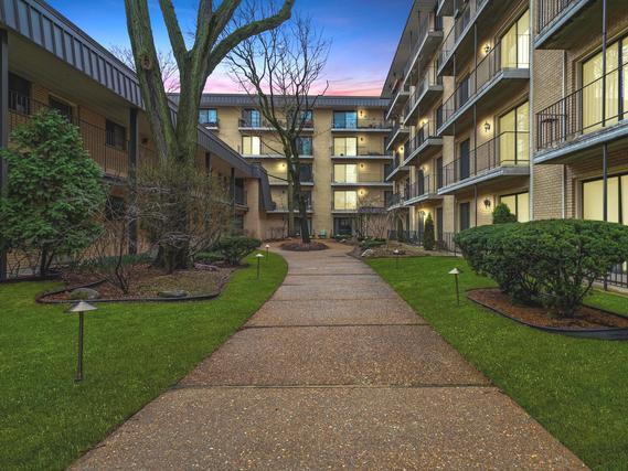 6221 N Niagara Ave. #207, Chicago, IL 60631