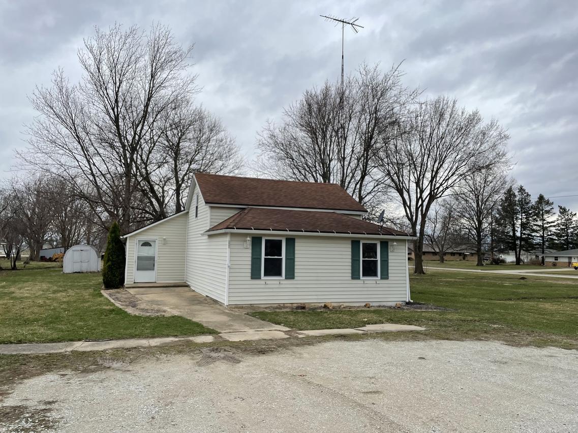 305 N 4th St., Ashkum, IL 60911