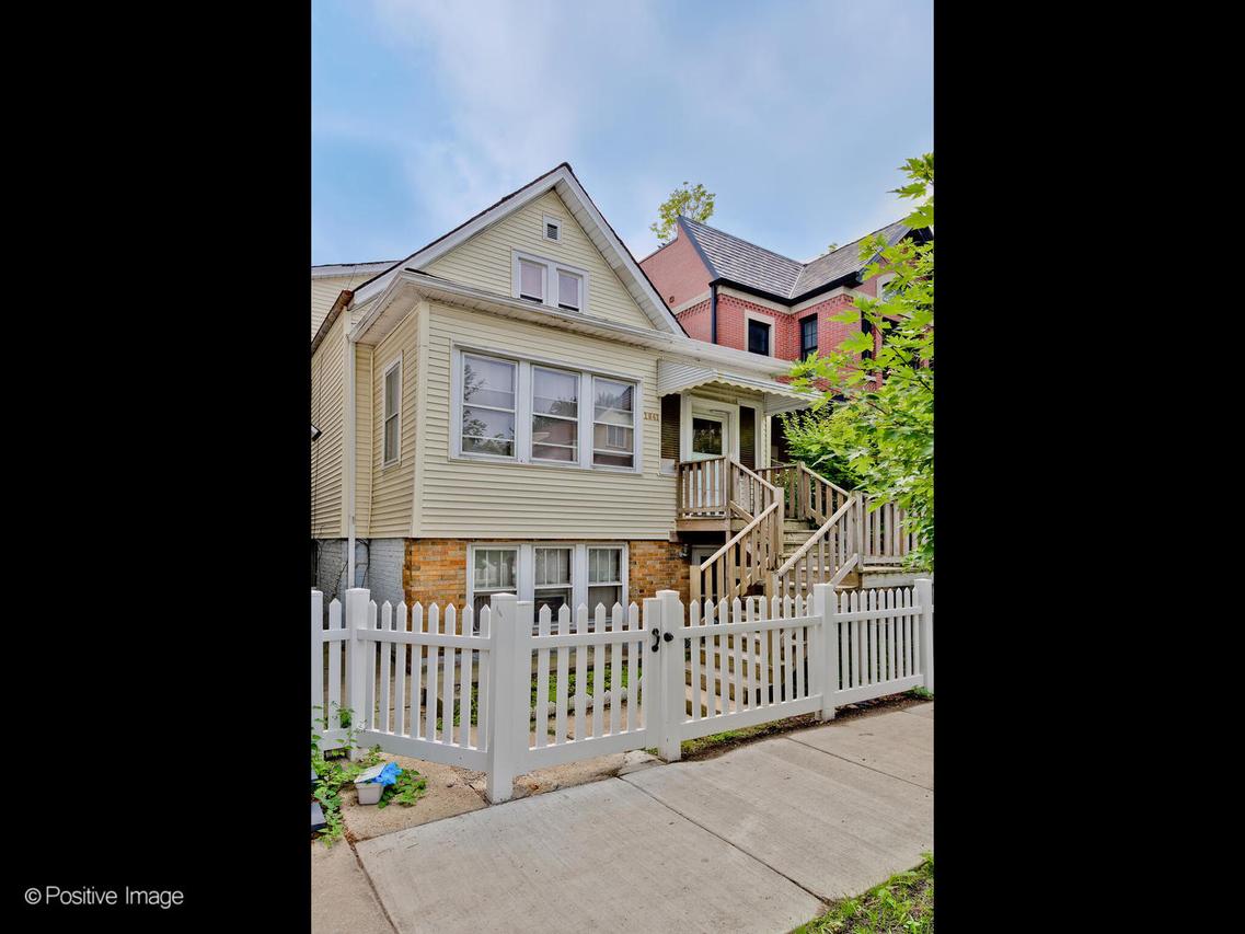 1641 W Barry Ave., Chicago, IL 60657