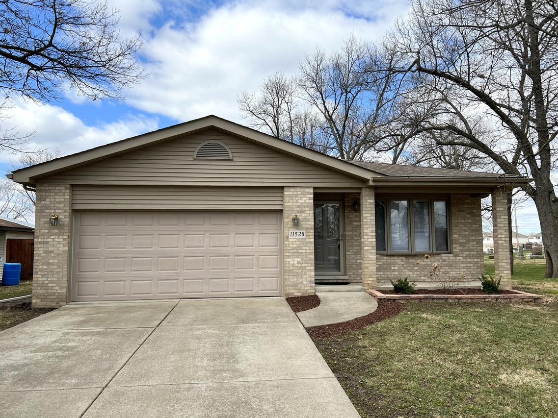 11528 S Leamington Ave., Alsip, IL 60803