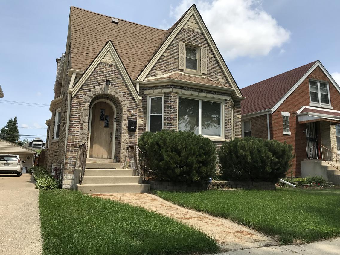 5930 W Cornelia Ave., Chicago, IL 60634
