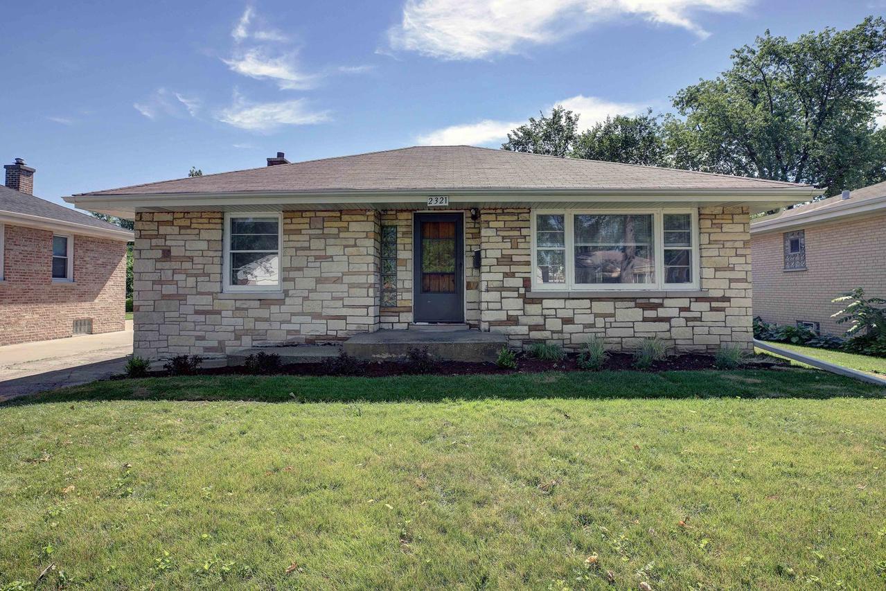 2321 S 18th Ave., Broadview, IL 60155