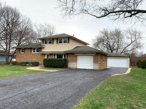 25W235 Highview Dr., Naperville, IL 60563