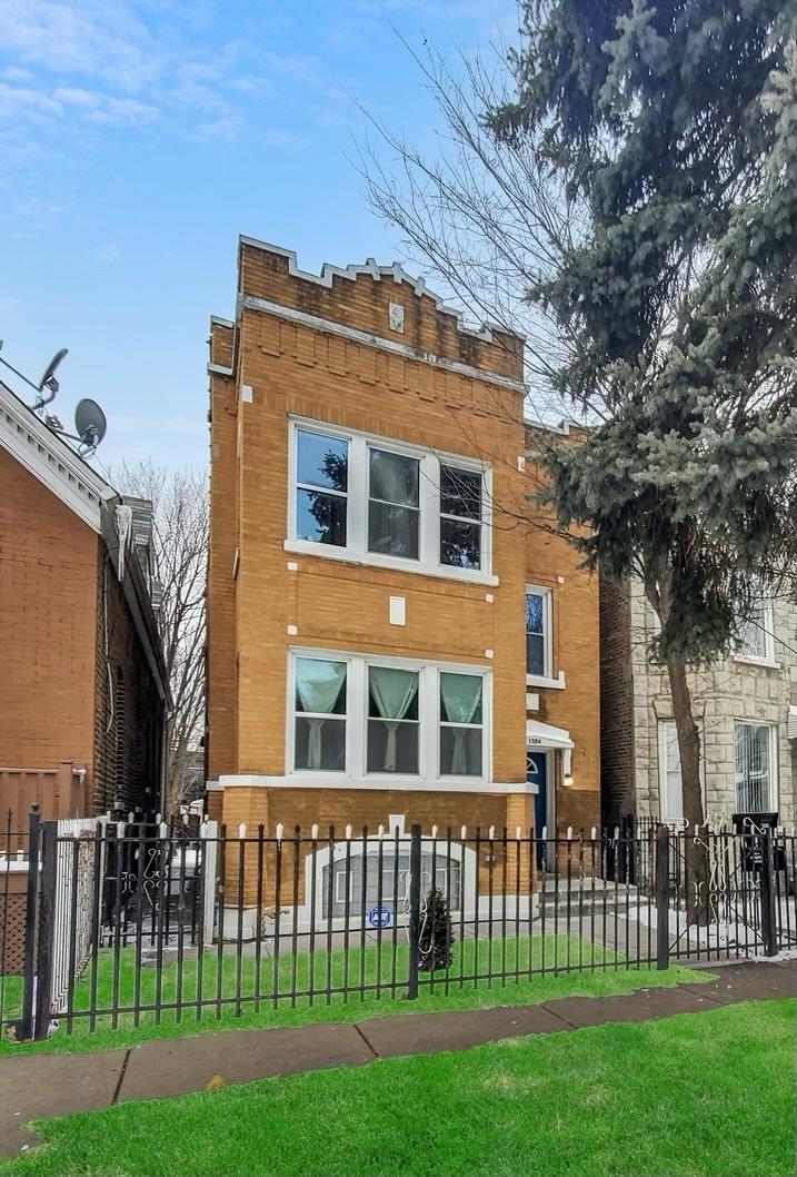 1504 N Monticello Ave., Chicago, IL 60651