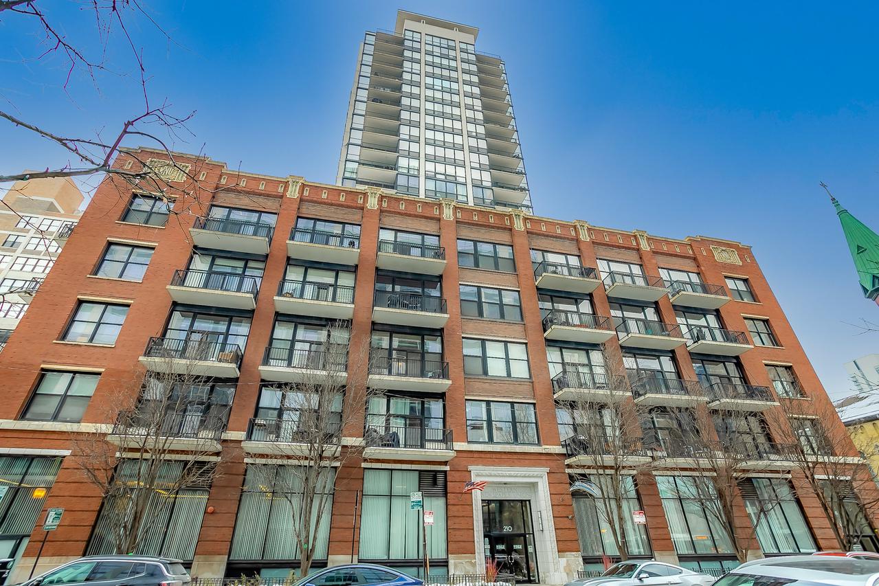 210 S Des Plaines St. #1104, Chicago, IL 60661