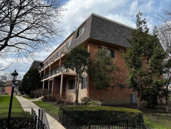 2404 Algonquin Rd. #1, Rolling Meadows, IL 60008