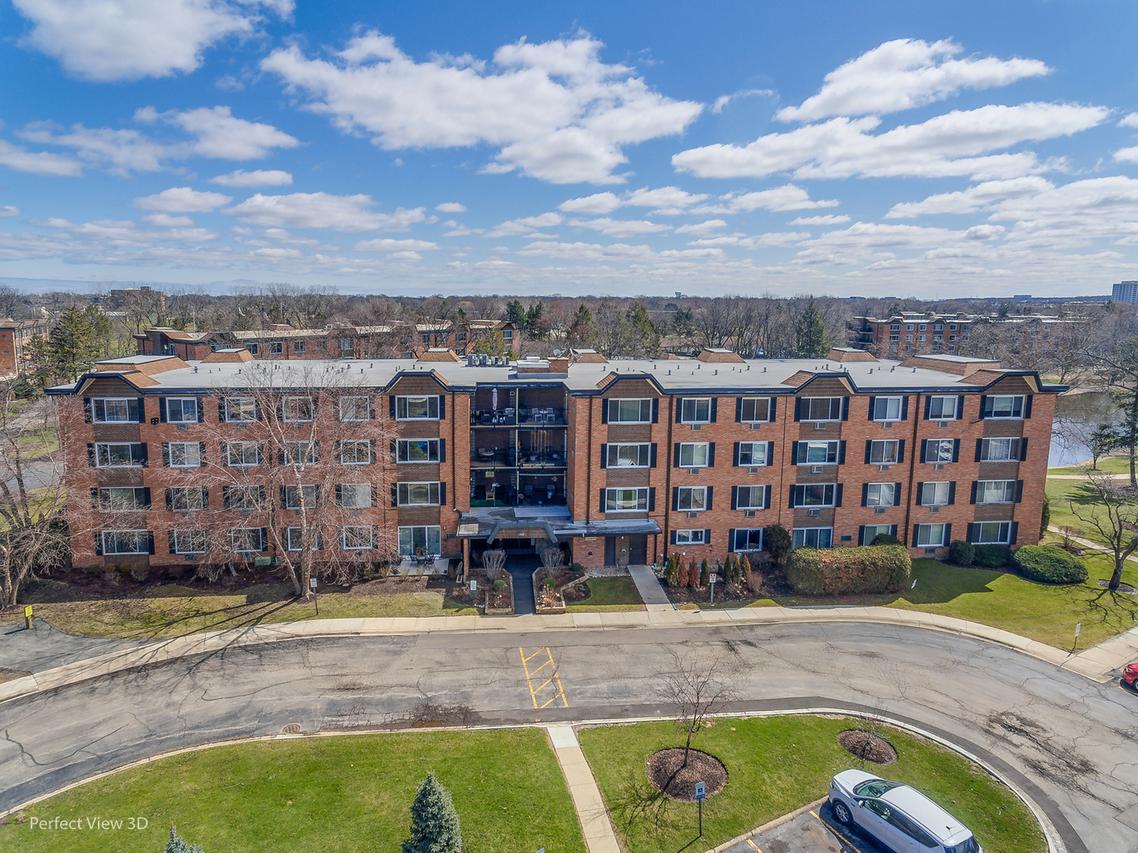 1127 S Old Wilke Rd. #203, Arlington Heights, IL 60005