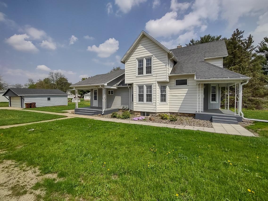 211 S Barber Ave., Polo, IL 61064
