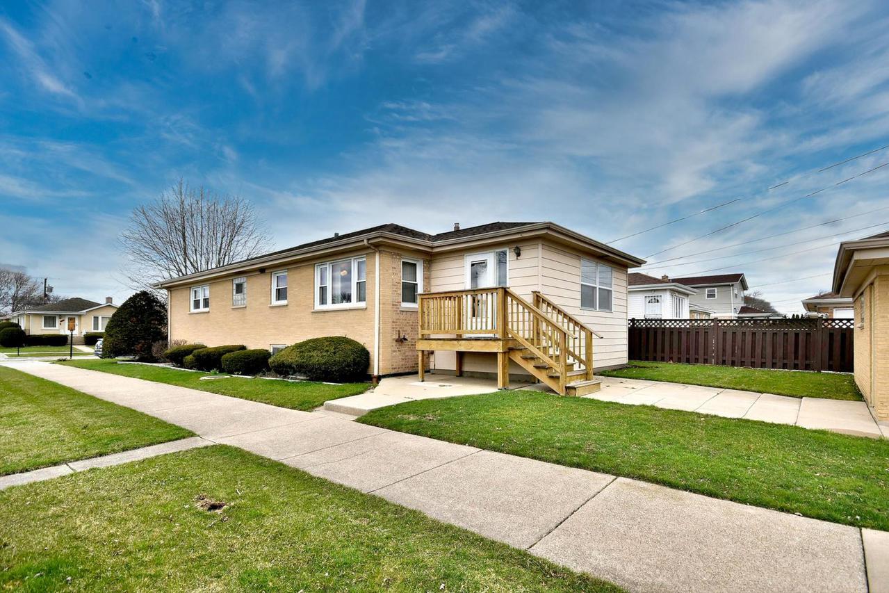 5001 N Neenah Ave., Chicago, IL 60656