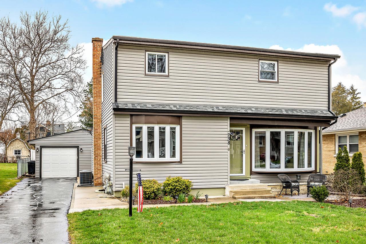 738 S Illinois Ave., Villa Park, IL 60181