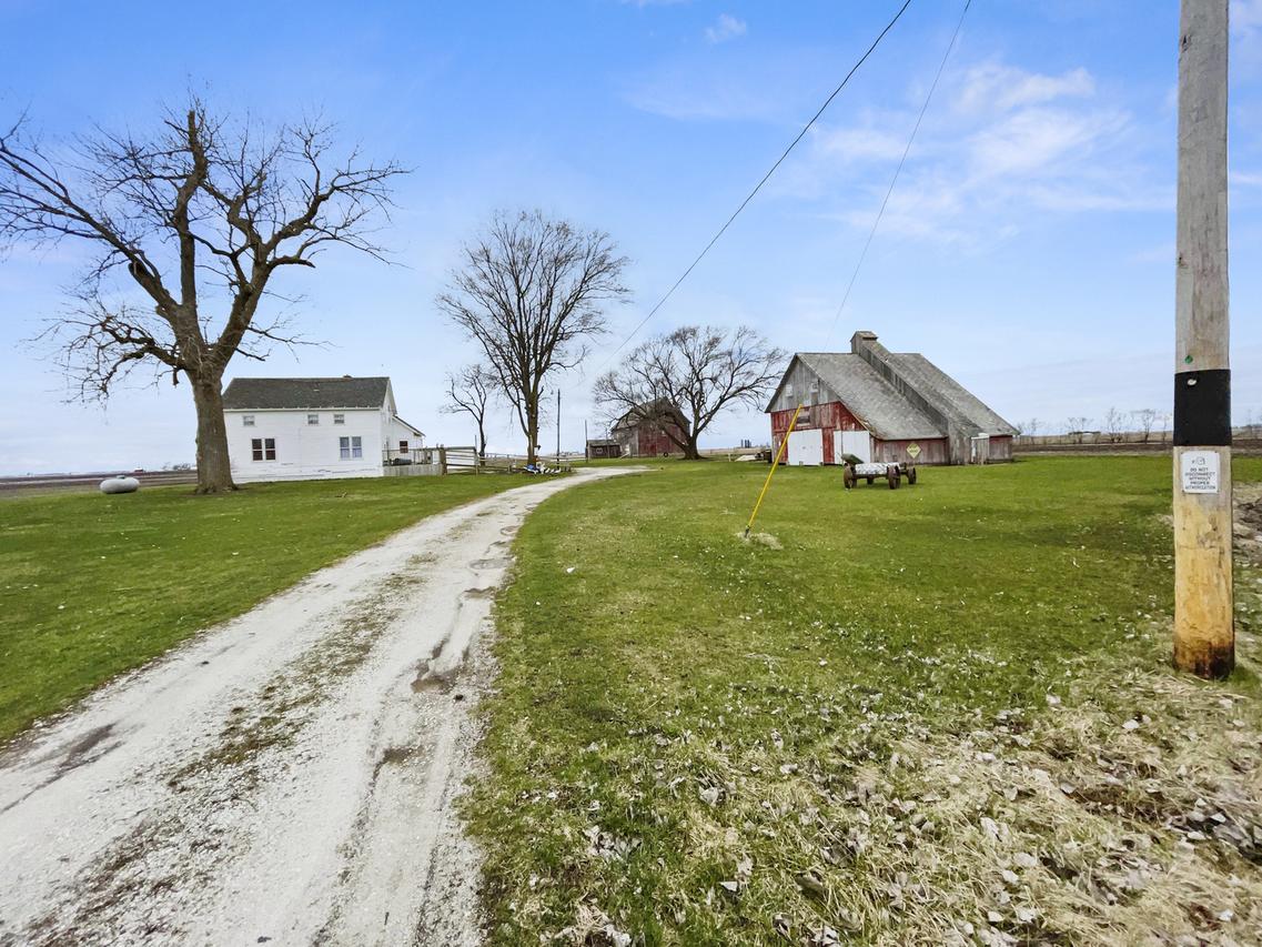 1127 N 1500 East Rd., Milford, IL 60953
