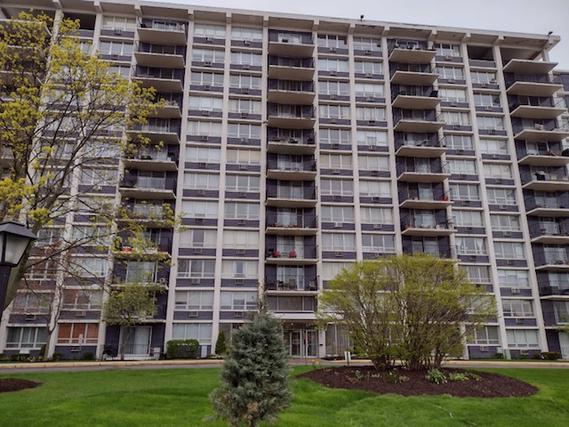8801 W Golf Rd. #3D, Niles, IL 60714