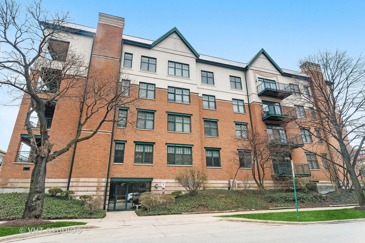 140 N Euclid Ave. #403, Oak Park, IL 60302