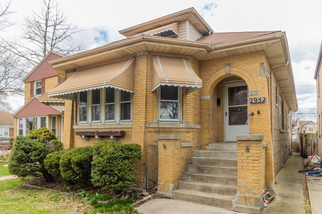 2952 W Chase Ave., Chicago, IL 60645