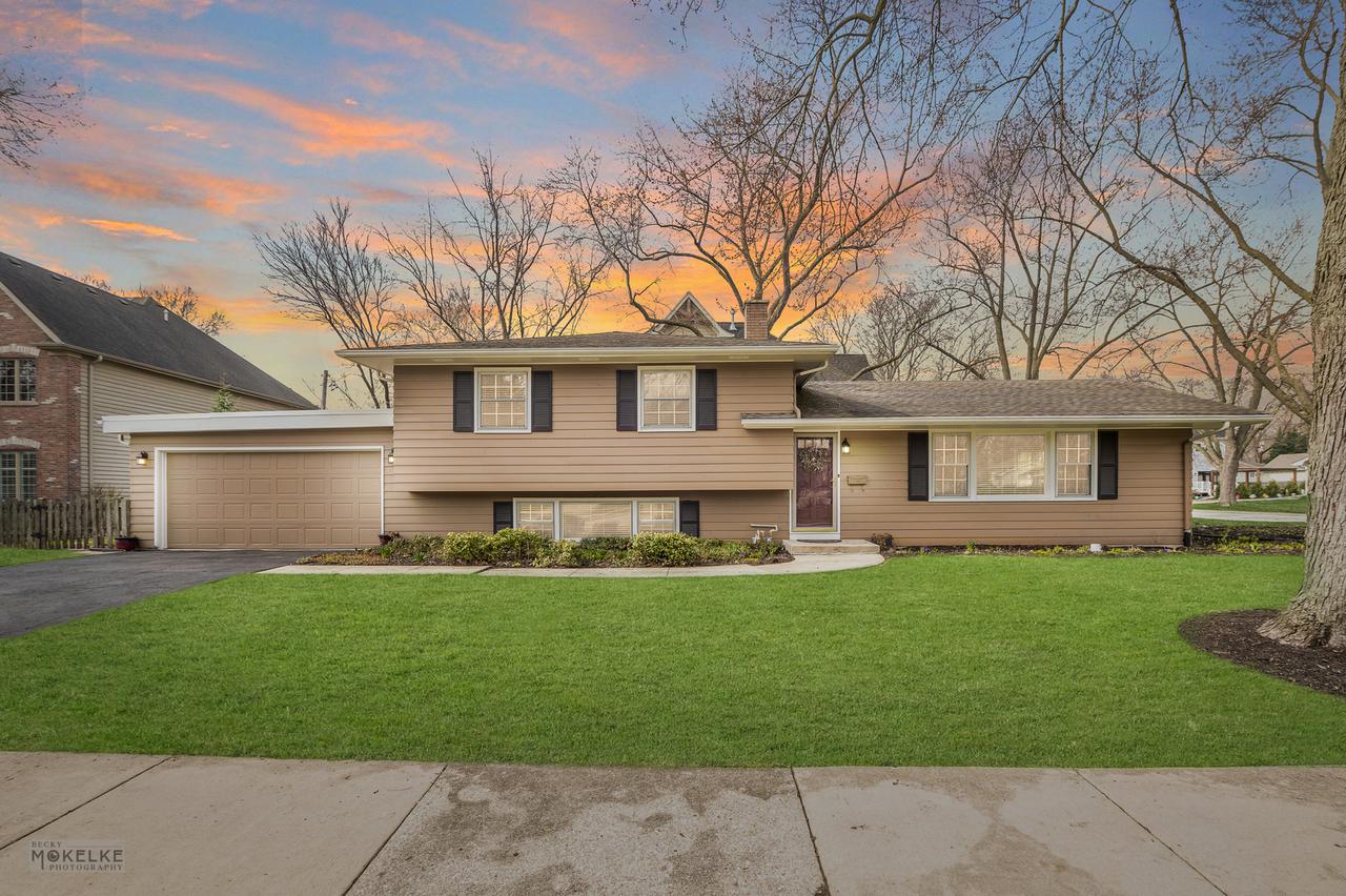 905 Rose Ln., Naperville, IL 60540
