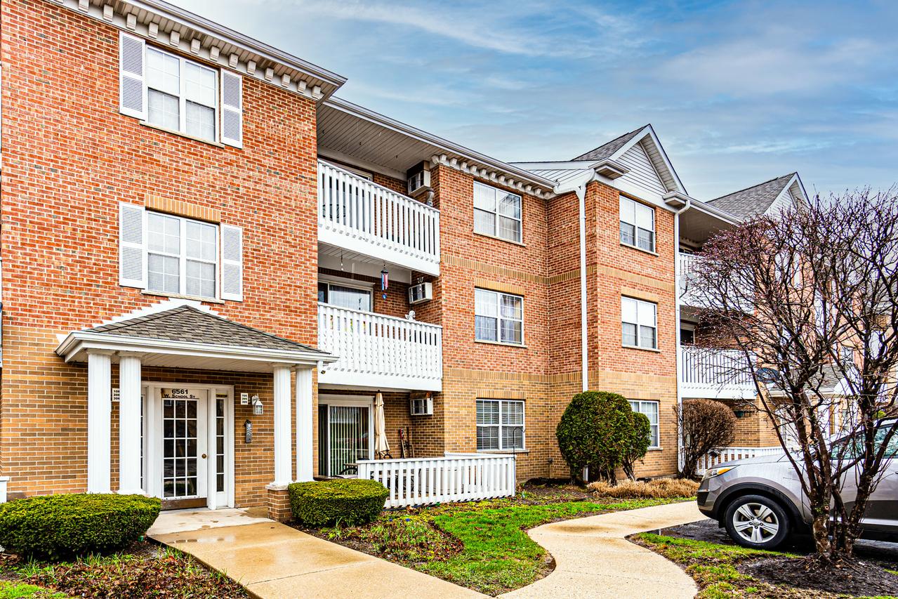 6561 W School St. #205, Chicago, IL 60634