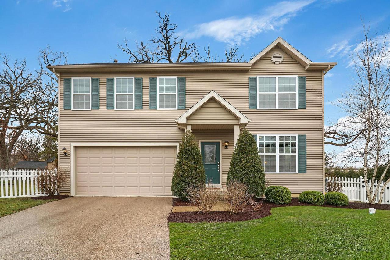208 Bluff Ct., Grayslake, IL 60030