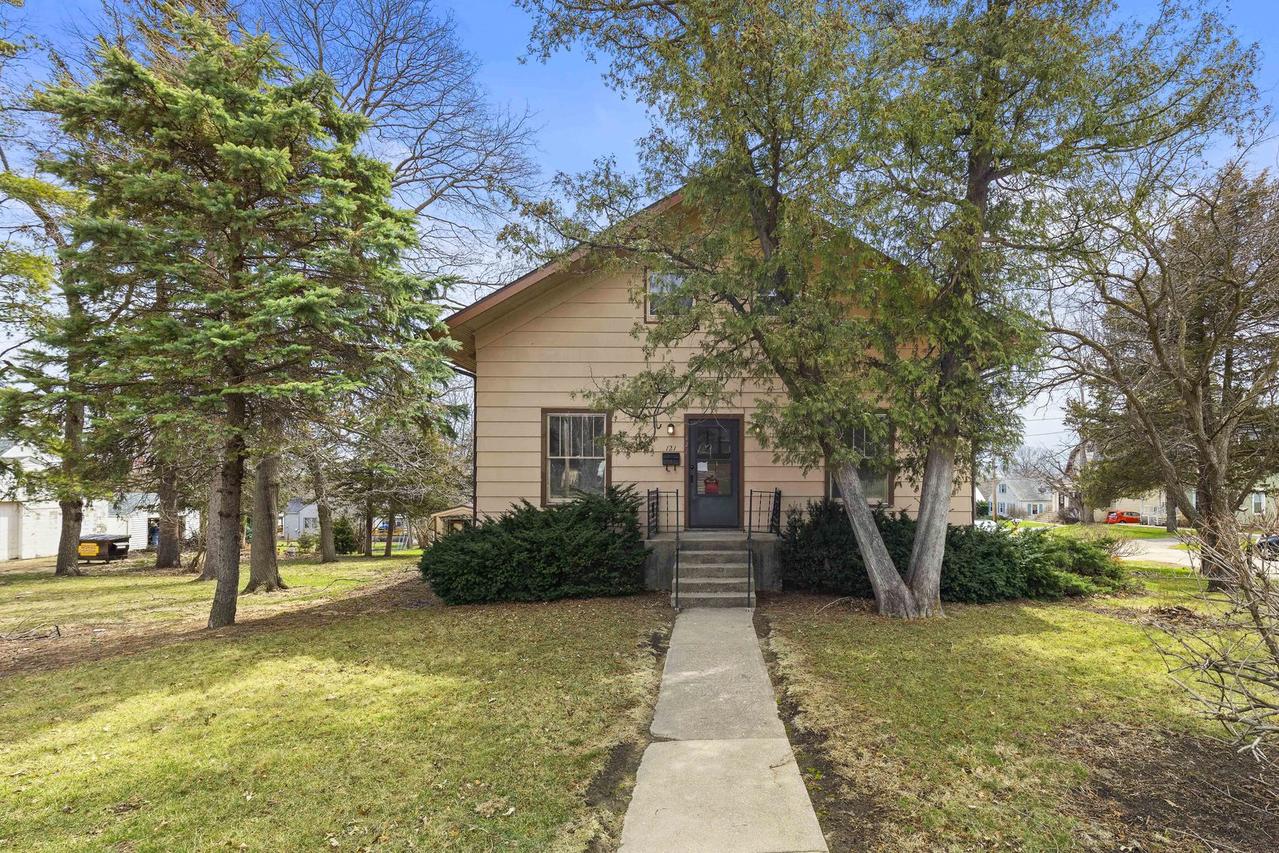 121 W South St., Freeport, IL 61032