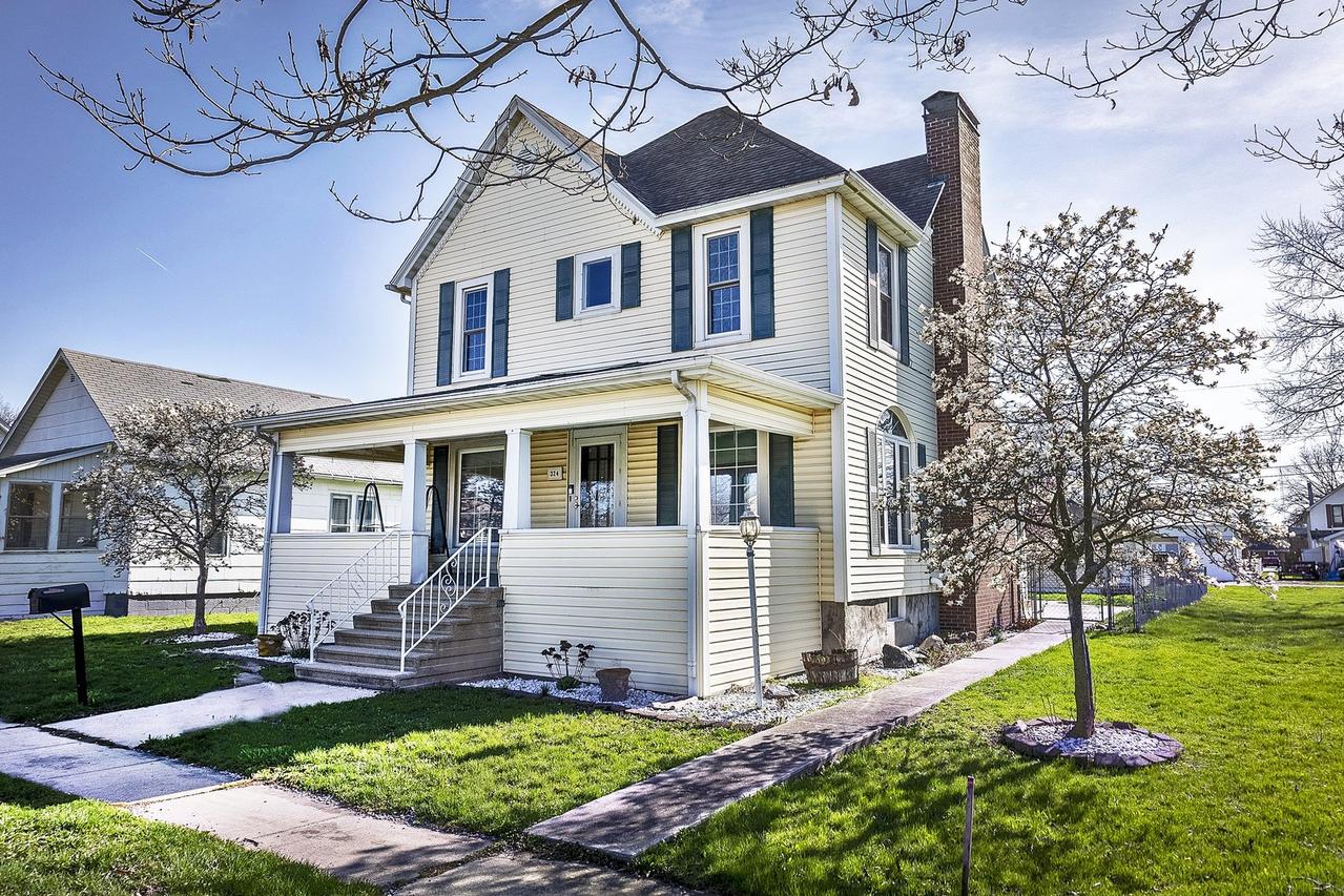 324 S State St., Gibson City, IL 60936