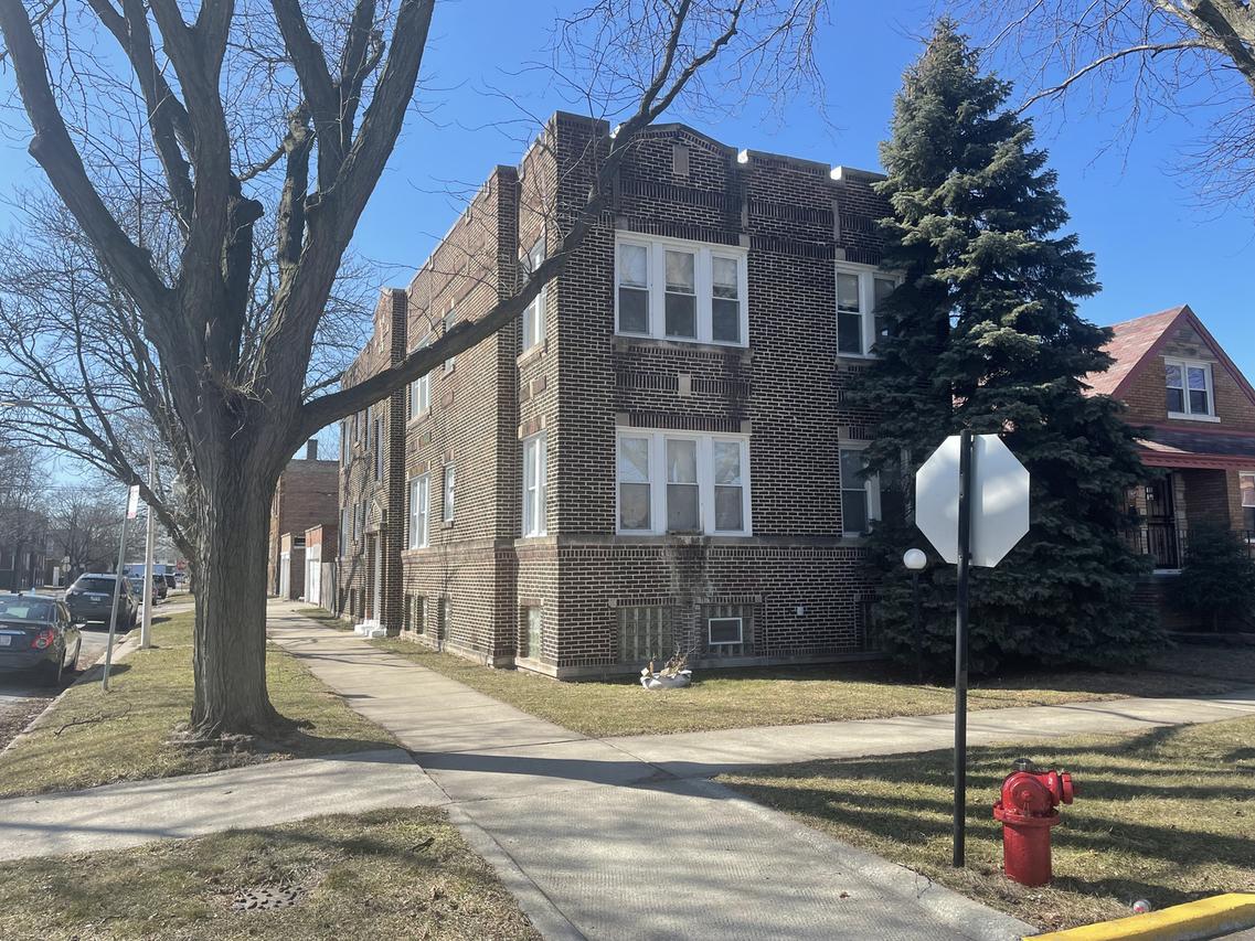2252 E 84th St., Chicago, IL 60617