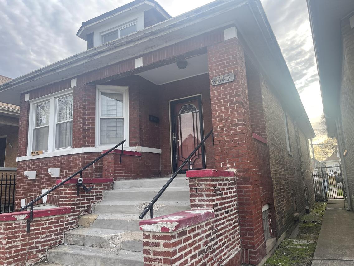 8642 S Saginaw Ave., Chicago, IL 60617