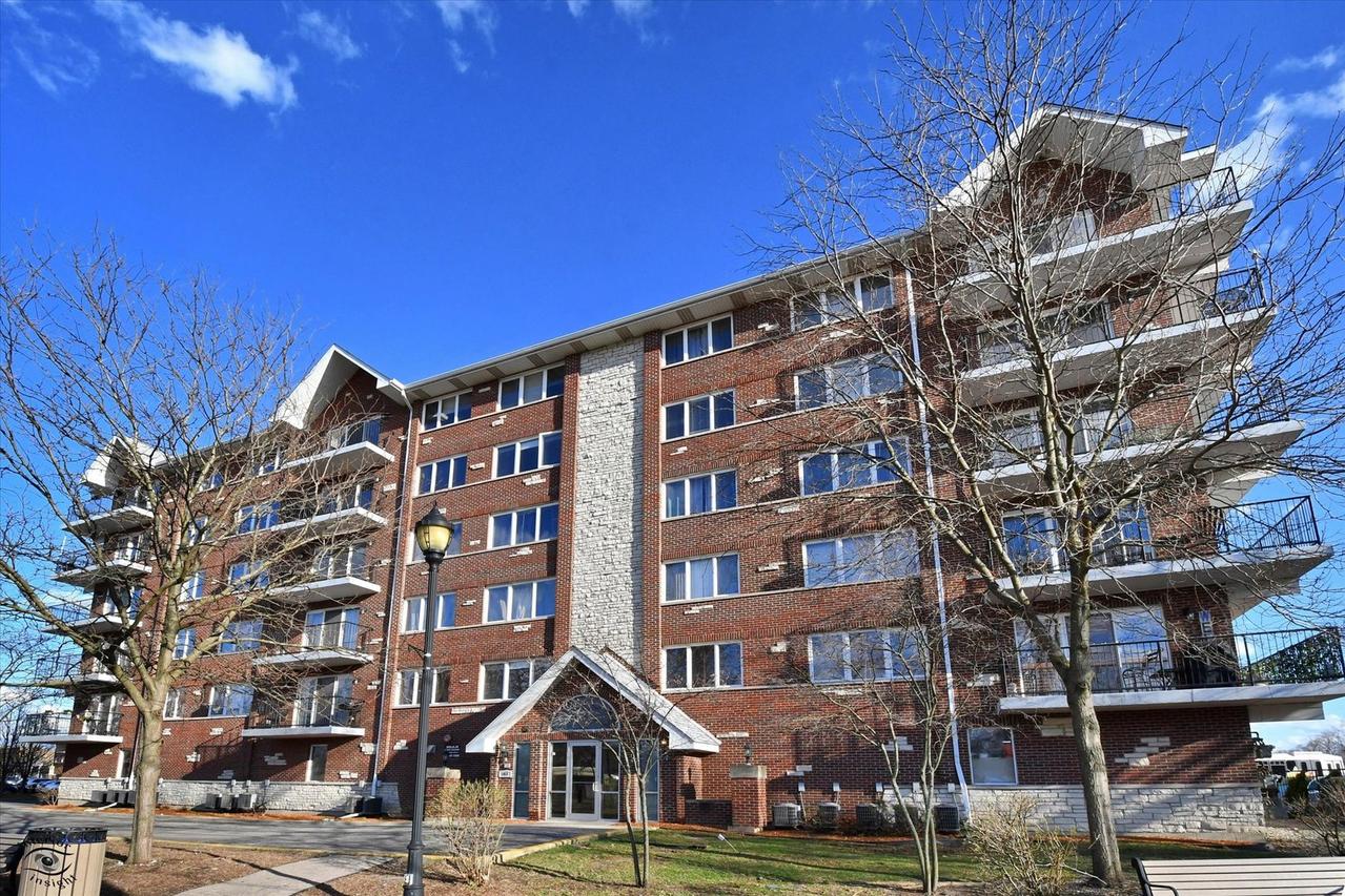 8030 Riverwalk Dr. #2B, Lyons, IL 60534
