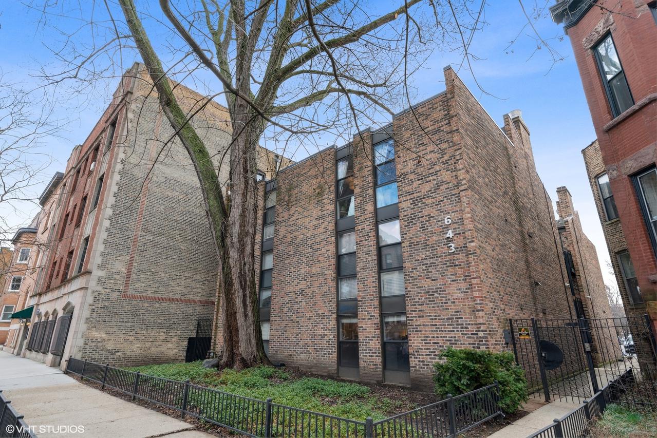 643 W Barry Ave. #1B, Chicago, IL 60657