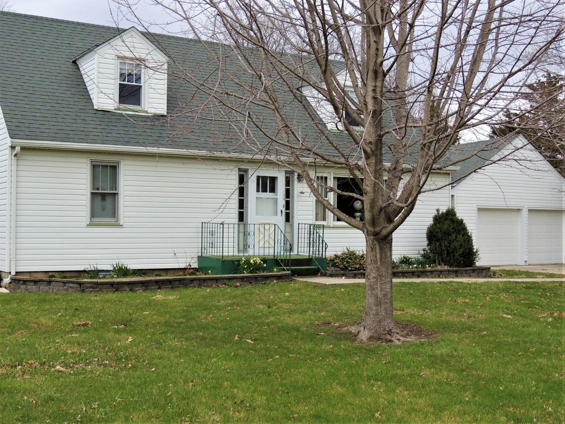104 W High St., Lamoille, IL 61330