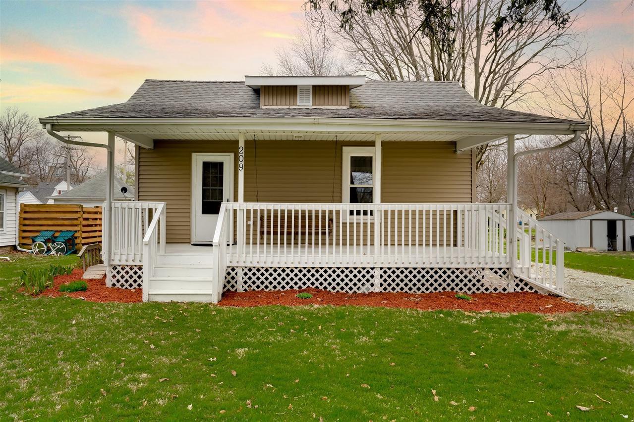 209 N School St., Minier, IL 61759