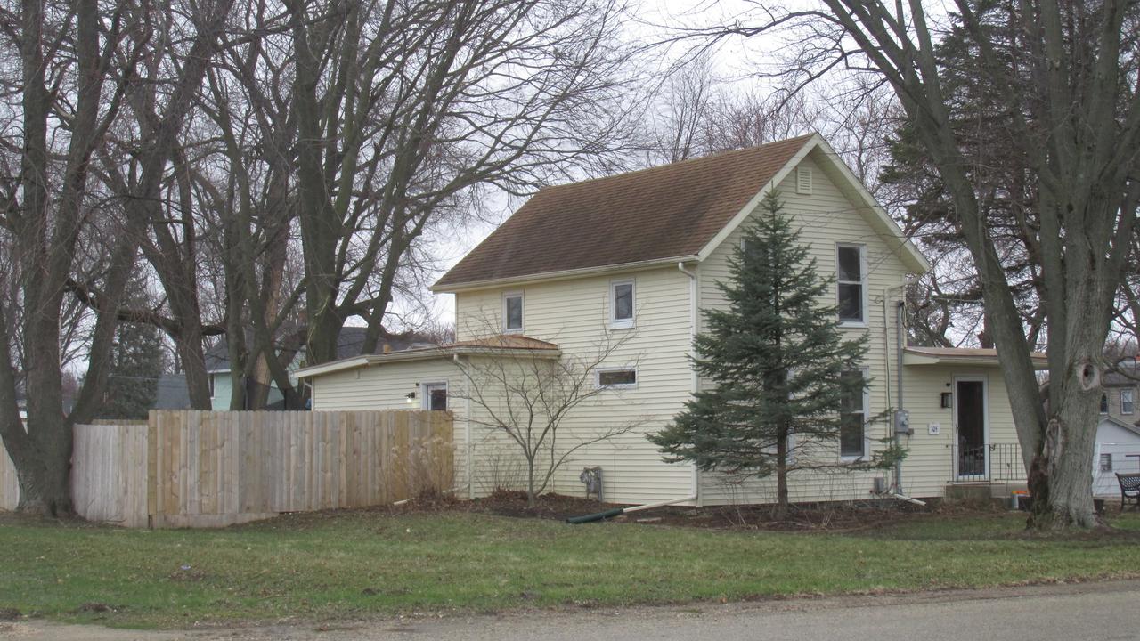 105 Ross St., Walnut, IL 61376