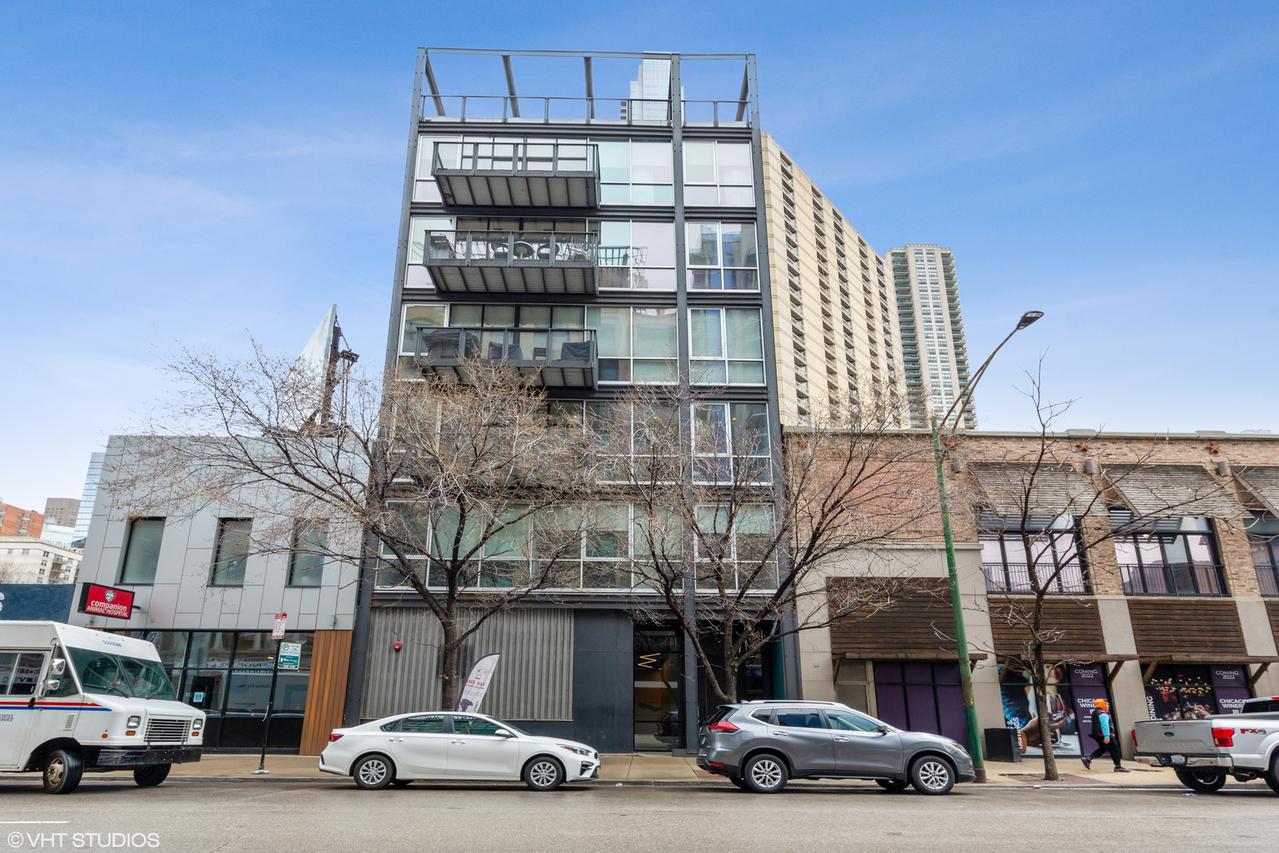 747 N Clark St. #301, Chicago, IL 60654
