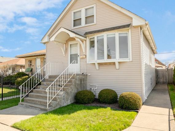 5021 S Lockwood Ave., Chicago, IL 60638