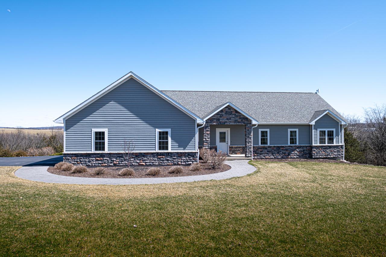 1769 William Dr., Galena, IL 61036