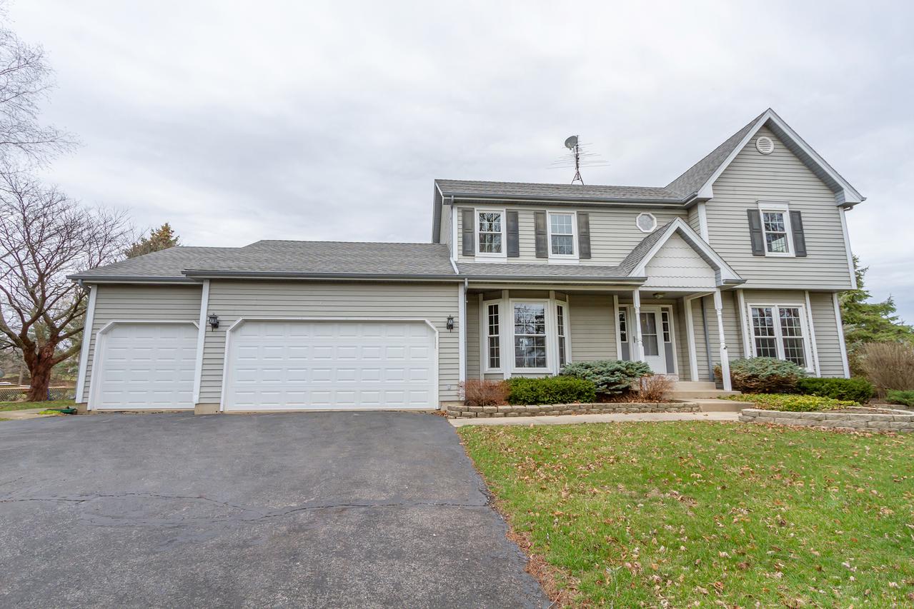 19N130 Woodview Pkwy., Hampshire, IL 60140