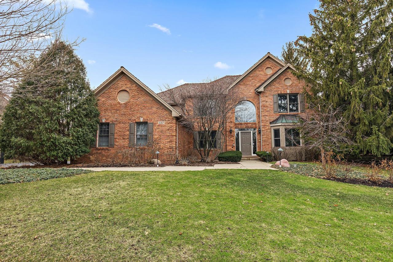 137 Boulder Dr., Lake In The Hills, IL 60156