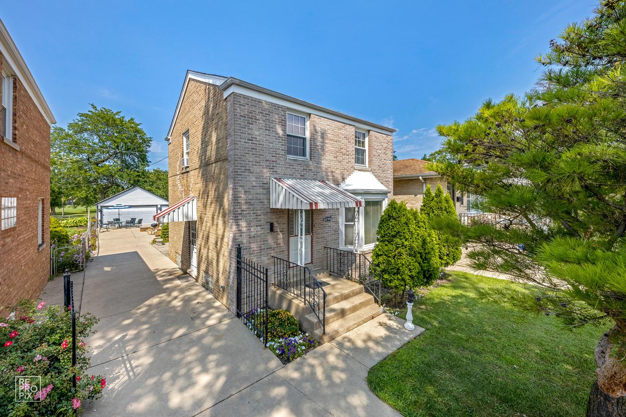 6246 W Eastwood Ave., Chicago, IL 60630