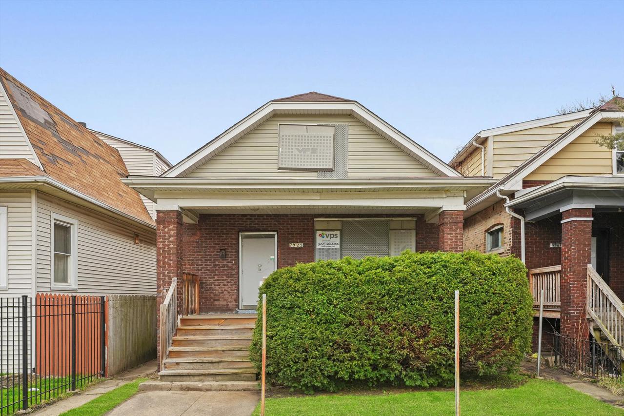 7925 S Colfax Ave., Chicago, IL 60617