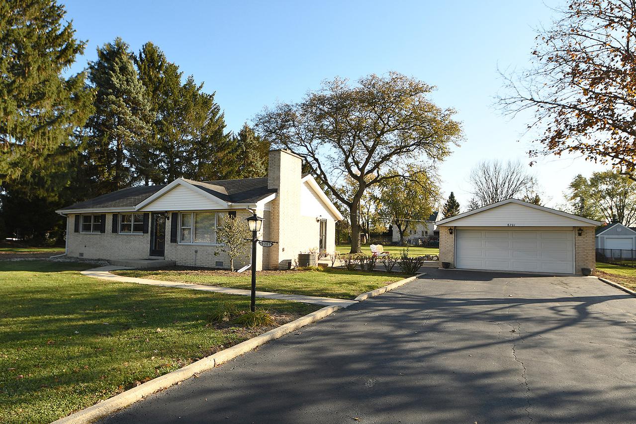 8201 Hillcrest Dr., Orland Park, IL 60462