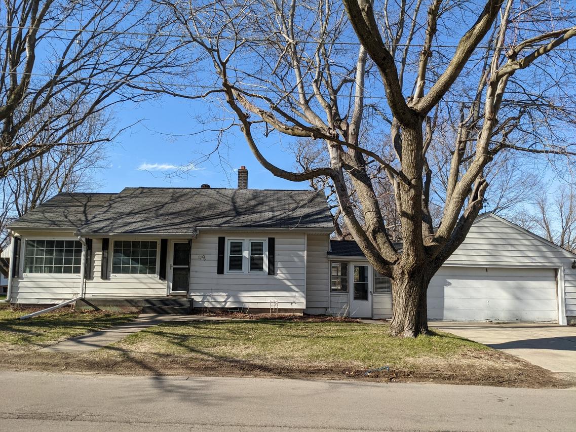 1706 E Shawnee St., Freeport, IL 61032