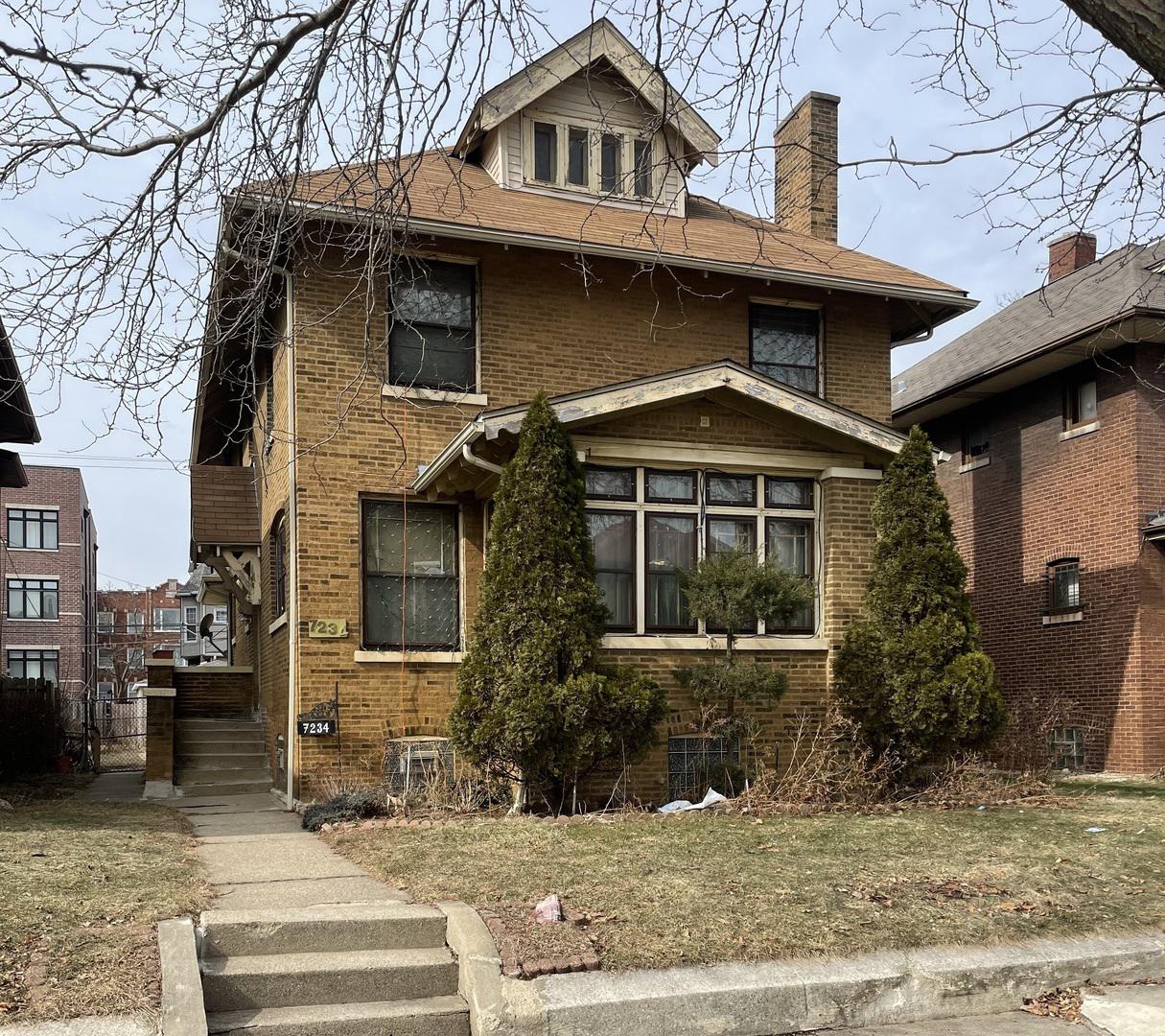 7234 S Paxton Ave., Chicago, IL 60649
