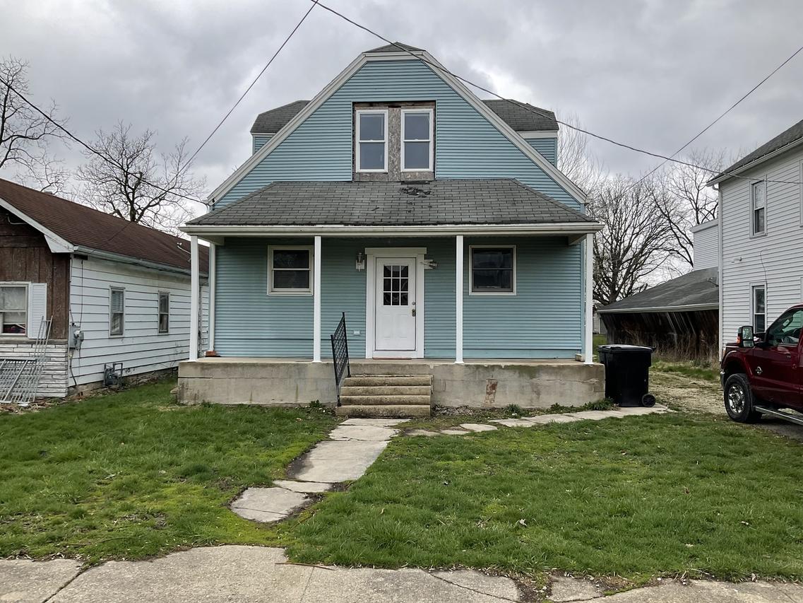 211 Elm St., Campus, IL 60920