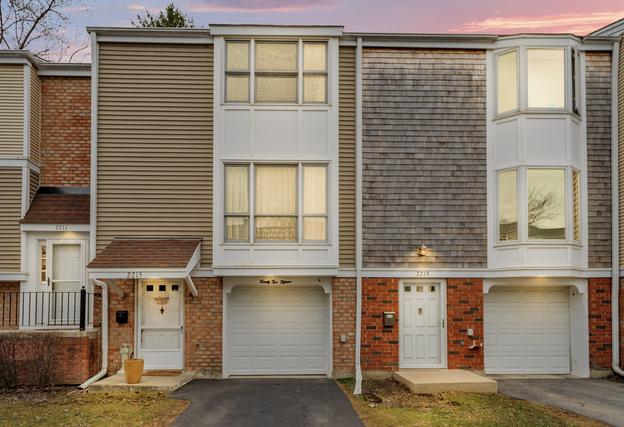 2215 Langdon Pl., Hoffman Estates, IL 60169
