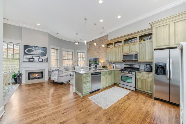 535 W Belmont Ave. #3, Chicago, IL 60657