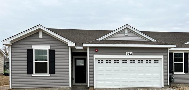 912 Darwin St., North Aurora, IL 60542