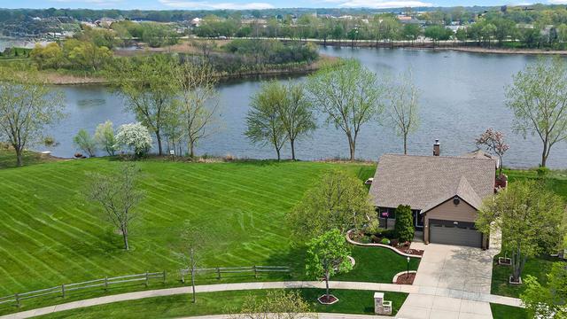 907 Hartwood Dr., Streamwood, IL 60107